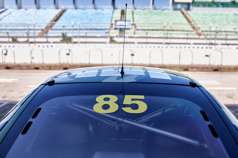 YIBO-OFFICIAL：
#85RACING# 
「试车日 DAY 1」
热爱如常，稳驭热浪，全速推进！
CHINA GT珠海站，85号已就位！@王一博·YIBO
#王一博珠海试车# ​​​