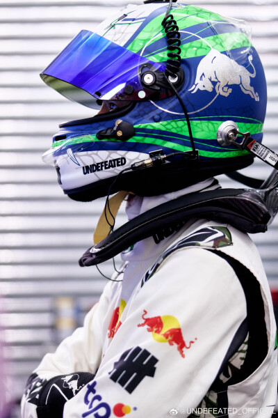UNDEFEATED_OFFICIAL：
85 on Track丨CHINA GT 珠海站试车日
斑驳光影涂装就绪，
戴上头盔，在弯道试探极限；
走出 P 房，用严谨掌控全局。
珠海赛道，85 号全速入局。
#UNDEFEATED官方赞助赛车手王一博# #ChinaGT中…