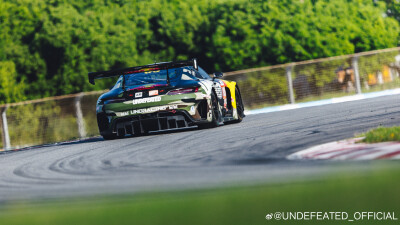 UNDEFEATED_OFFICIAL：
85 on Track丨CHINA GT 珠海站试车日
斑驳光影涂装就绪，
戴上头盔，在弯道试探极限；
走出 P 房，用严谨掌控全局。
珠海赛道，85 号全速入局。
#UNDEFEATED官方赞助赛车手王一博# #ChinaGT中…