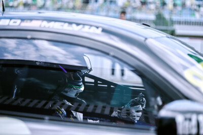 YIBO-OFFICIAL：
#85RACING#
「试车日 DAY 2」
引擎声长，直道向前；
油门收放，弯道争锋。
好好休息，明天见！@王一博·YIBO ​​​