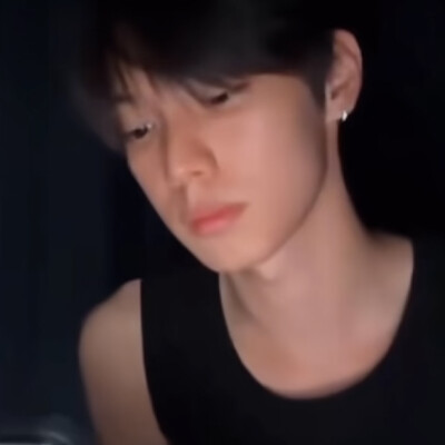 崔立于
