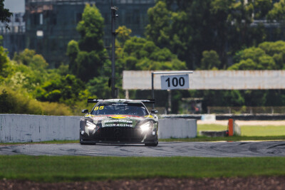 YIBO-OFFICIAL：
#85RACING#
「试车日 DAY 2」
引擎声长，直道向前；
油门收放，弯道争锋。
好好休息，明天见！@王一博·YIBO ​​​