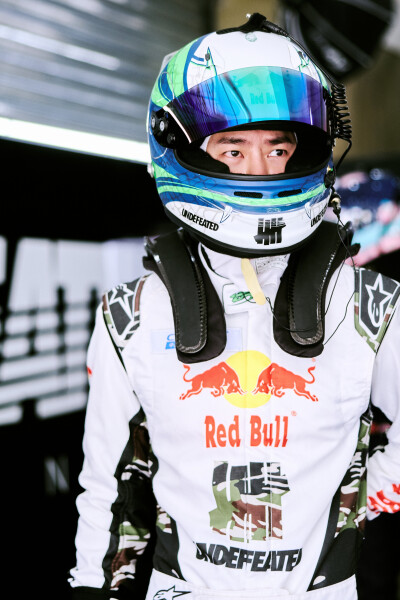 YIBO-OFFICIAL：
#85RACING#
「比赛日 DAY 1」
热浪之下，心静有定序；赛道之上，再刷新极限。
排位赛结束，蓄力第一回合正赛！@王一博·YIBO ​​​
#王一博刷新昨天的个人最快圈速# ​​​