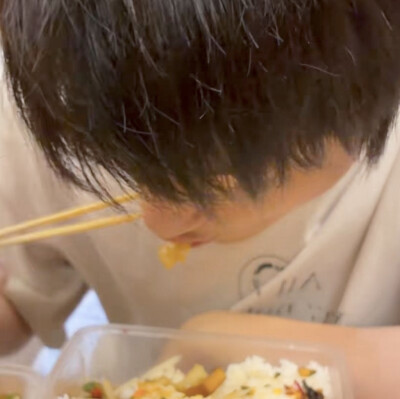 宠物摄像头：（嚼嚼嚼）