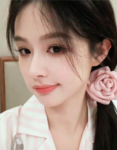 余茵
