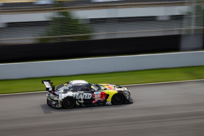 YIBO-OFFICIAL：
#85RACING#
「比赛日 DAY 1」
热浪之下，心静有定序；赛道之上，再刷新极限。
排位赛结束，蓄力第一回合正赛！@王一博·YIBO ​​​
#王一博刷新昨天的个人最快圈速# ​​​
