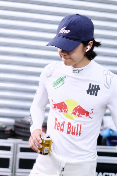 YIBO-OFFICIAL：
#85RACING#
「比赛日 DAY 1」
热浪之下，心静有定序；赛道之上，再刷新极限。
排位赛结束，蓄力第一回合正赛！@王一博·YIBO ​​​
#王一博刷新昨天的个人最快圈速# ​​​