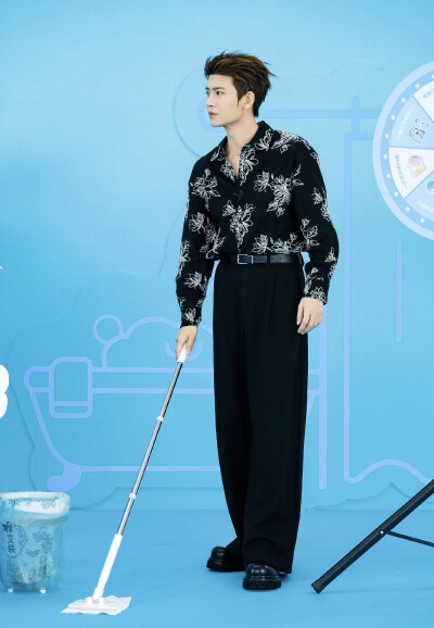任嘉伦