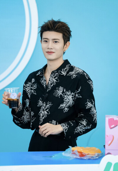 任嘉伦