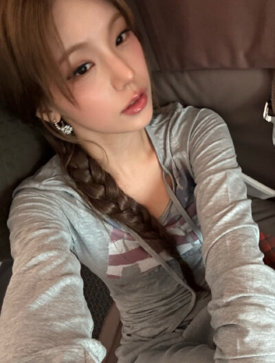 黄礼志 yeji
