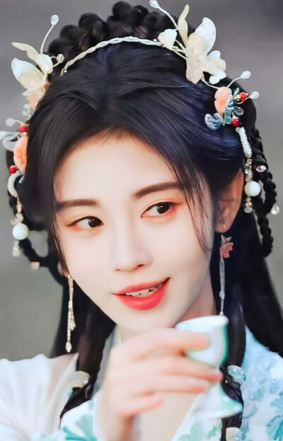 鞠婧祎