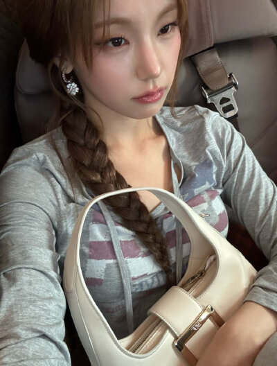 黄礼志 yeji