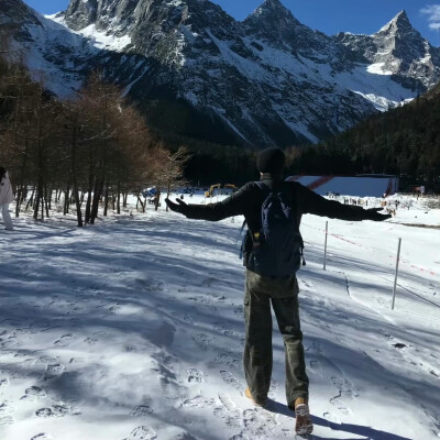 头像丨男头 人需要无数个这样的瞬间