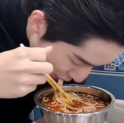 截大背头好烦