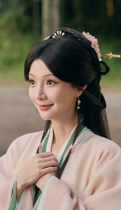 郑雅文《雀骨》何元姬