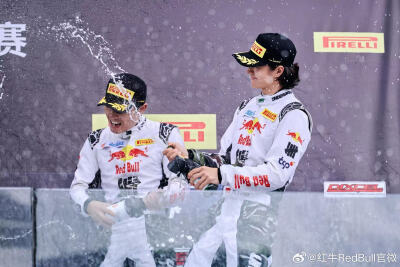 红牛RedBull官微：
恭喜85号车组荣获2026赛季China GT 珠海站GT3 AM+组别亚军！
全速以赴，无畏风雨，硬核向前！
每一圈的速度角逐，都有红牛挺你，突破自我界限，淬炼赛道锋芒。
期待85号车手@王一博·YIBO 在之后的…