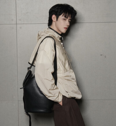 任豪