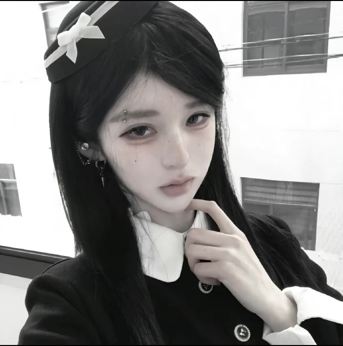 韩系女头真人头像氛围感忧郁风高级感高质量无水印 ins
图源网络侵删
二传关注拿图 自用随意