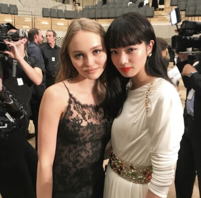 Lily-Rose Depp, 小松菜奈