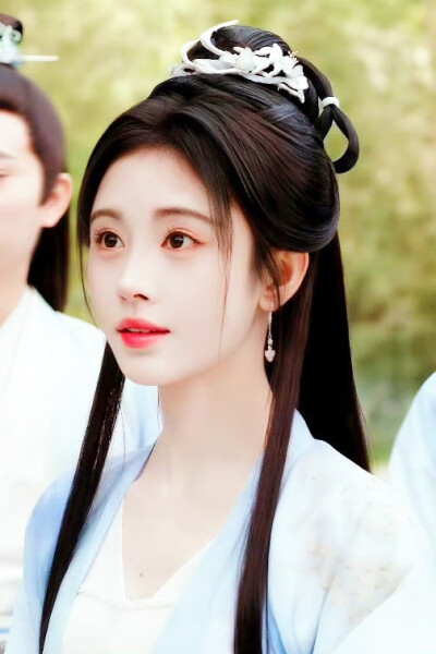 鞠婧祎