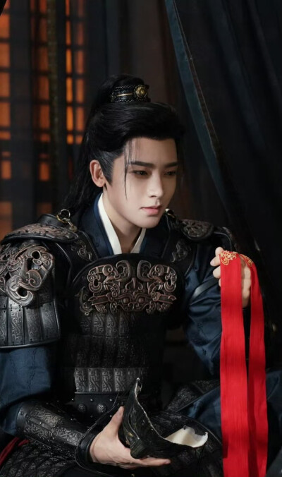 侯明昊《雀骨》萧无衣