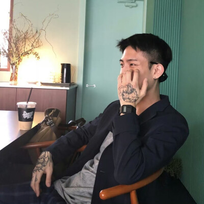 头像丨男头 或许他还会再回来后来才明白