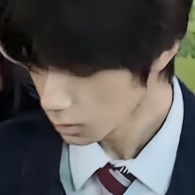 他眼眸中隐约的是孤寂