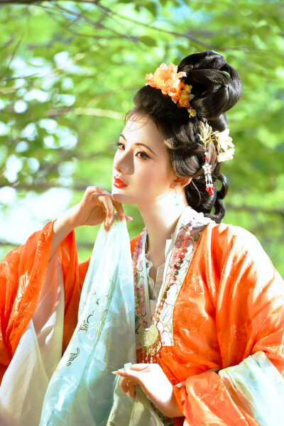  “浮生无他只是虚度，人间有他却胜无数。”