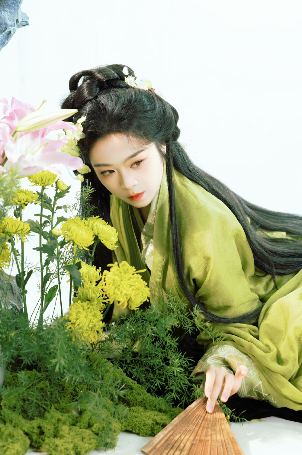 “浅浅水，长悠悠，来无尽，去无休。”
“彼岸开尽无归期，血池浮沉是妖心。”