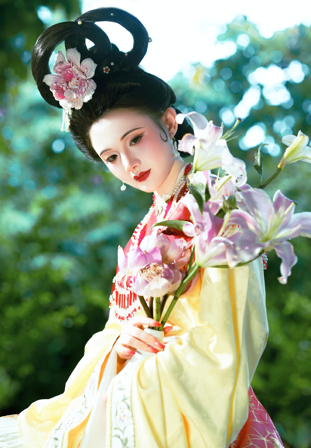 “清风不知君之意 ，百合花开乃为卿。”