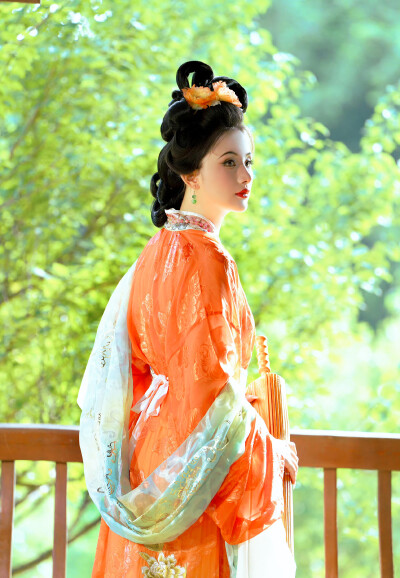  “浮生无他只是虚度，人间有他却胜无数。”
