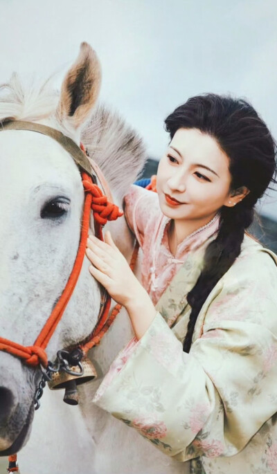 斓曦