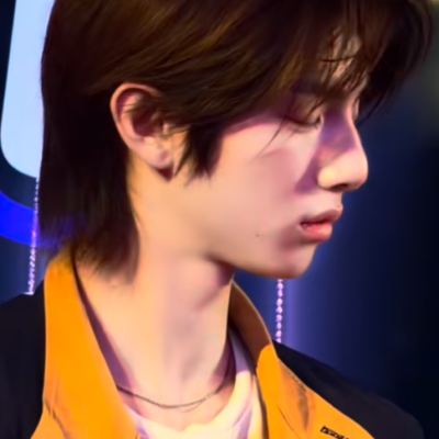 嗯