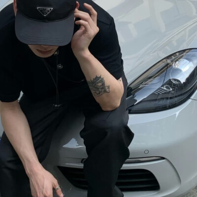 头像丨男头 时间会带走一切包括眼泪和不甘
