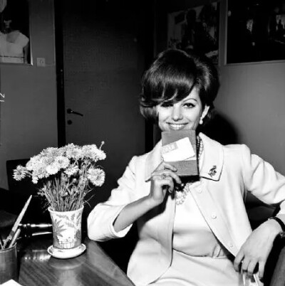 克劳迪娅·卡汀娜 Claudia Cardinale