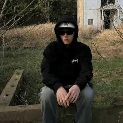 头像｜男头 我只是不知道怎么表达 并不是不在意你