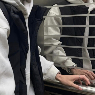 头像丨男头 时间会带走一切包括眼泪和不甘