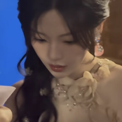 仙子何必早早归来