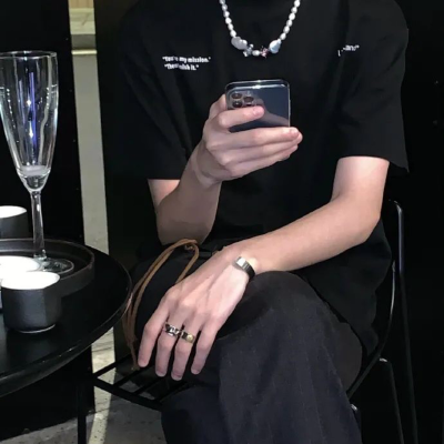 头像丨男头 如果我不在乎你 我哪来那么多情绪
