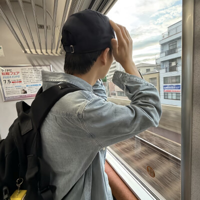 头像丨男头 人与人之间的滤镜不过是一双偏爱的眼睛意思