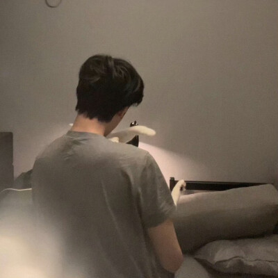 头像丨男头 天在将黑未黑时最美

