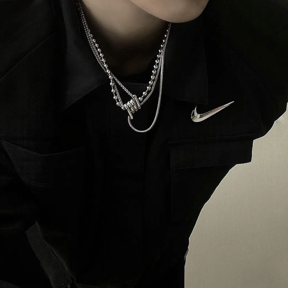 头像丨男头 如果我不在乎你 我哪来那么多情绪

