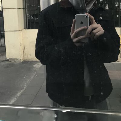 头像丨男头 人与人之间的滤镜不过是一双偏爱的眼睛意思