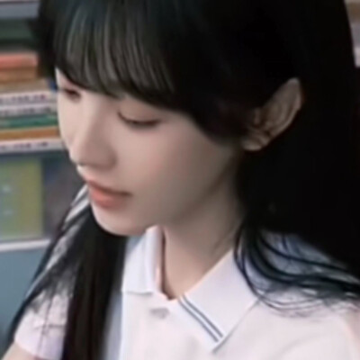 天上掉下个林妹妹似轻云出岫