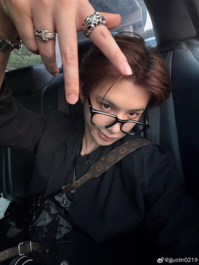 黄明昊