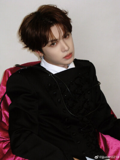 黄明昊