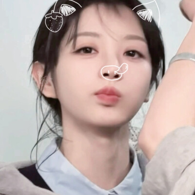 漂亮。有刘海儿漂亮，没有刘海儿也漂亮。眼睛大漂亮，眼睛小也漂亮。笑漂亮，不笑也漂亮。瘦瘦的是骨感的漂亮，胖胖是可爱的圆圆满满的漂亮。在我的眼里，你是最漂亮。