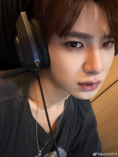 黄明昊