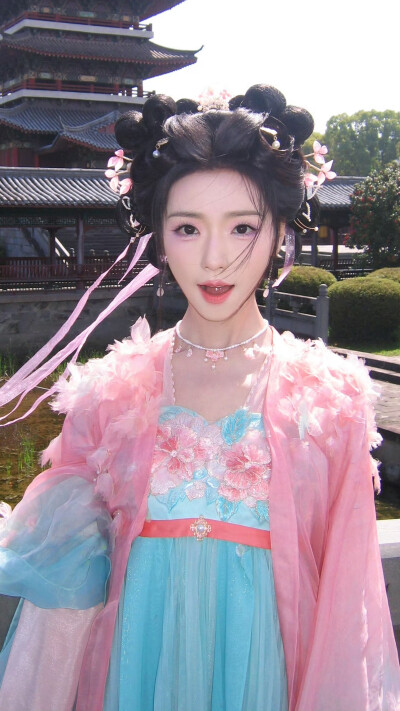 我全家都是恋爱脑 王云云