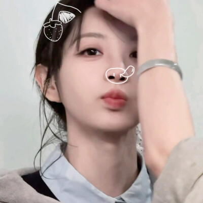 漂亮。有刘海儿漂亮，没有刘海儿也漂亮。眼睛大漂亮，眼睛小也漂亮。笑漂亮，不笑也漂亮。瘦瘦的是骨感的漂亮，胖胖是可爱的圆圆满满的漂亮。在我的眼里，你是最漂亮。